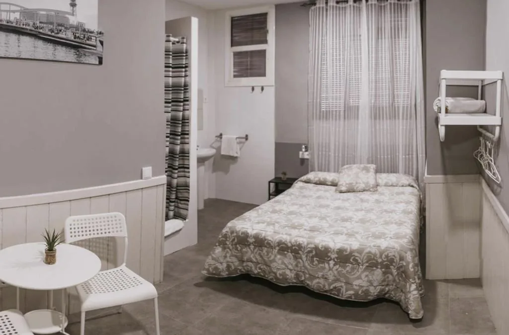 Habitación Doble con baño privado — Pensión 45
