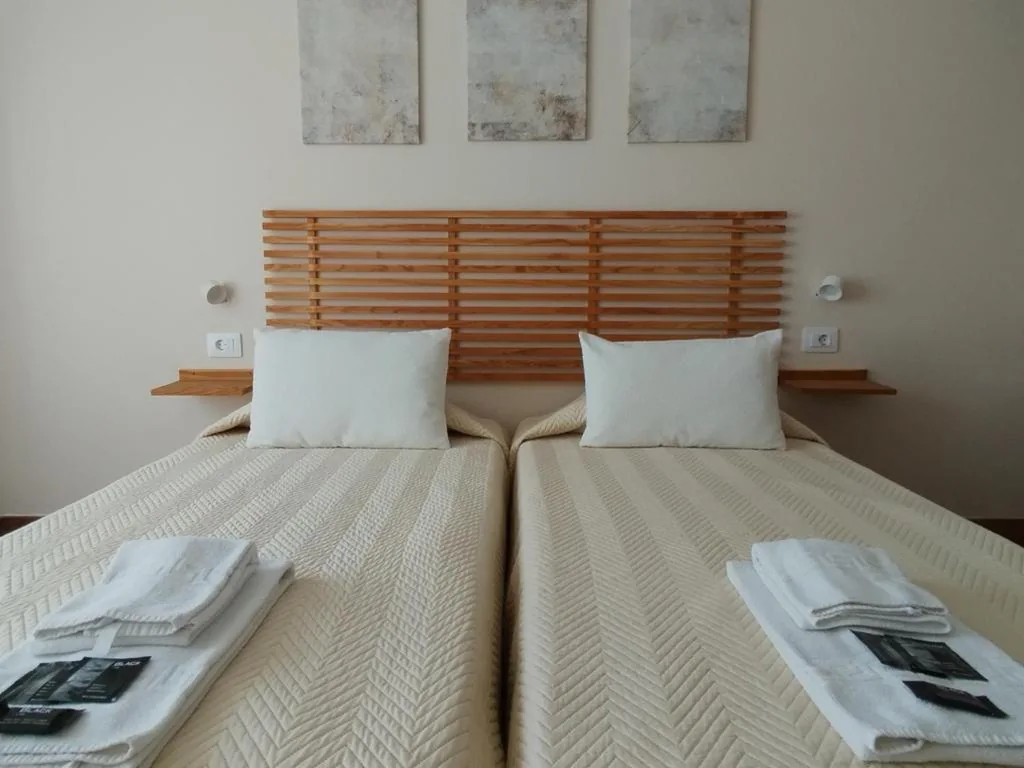 Habitación Doble con baño compartido - 2 camas — Pensión 813