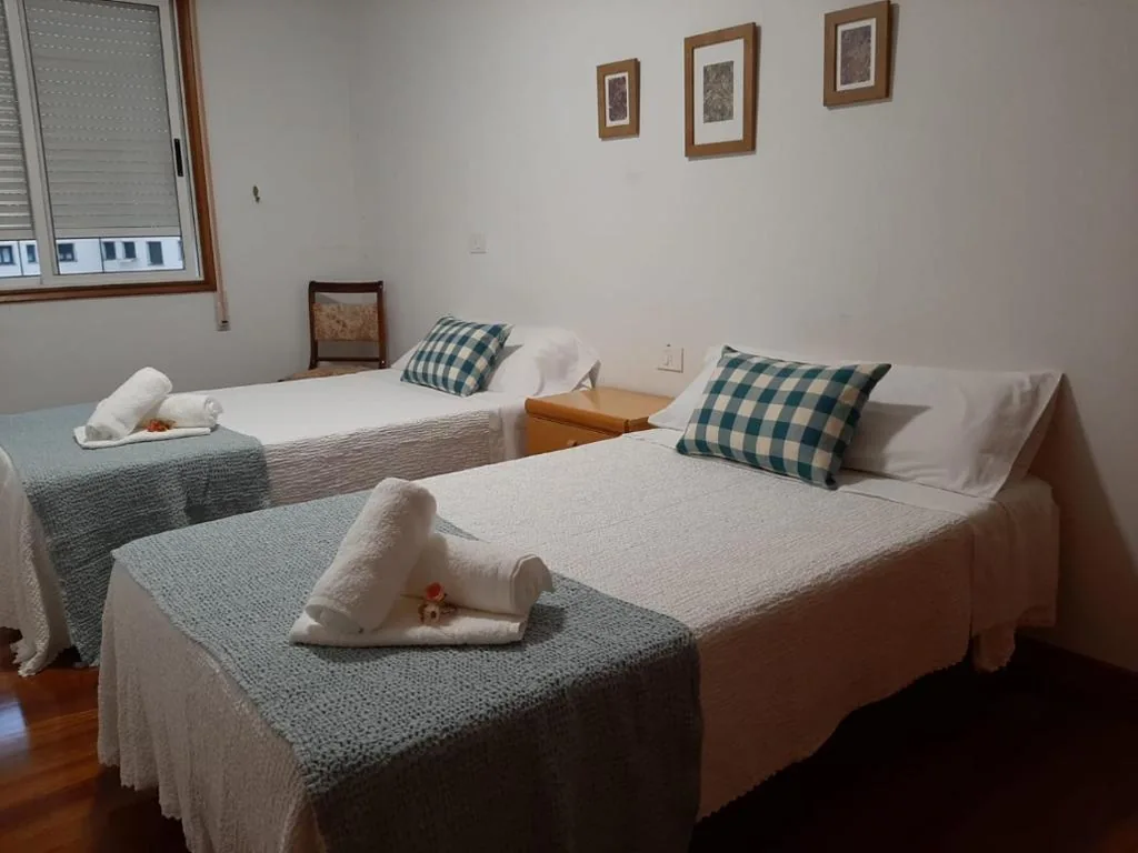 Habitación Doble con baño compartido - 2 camas — Pensión A Fonte