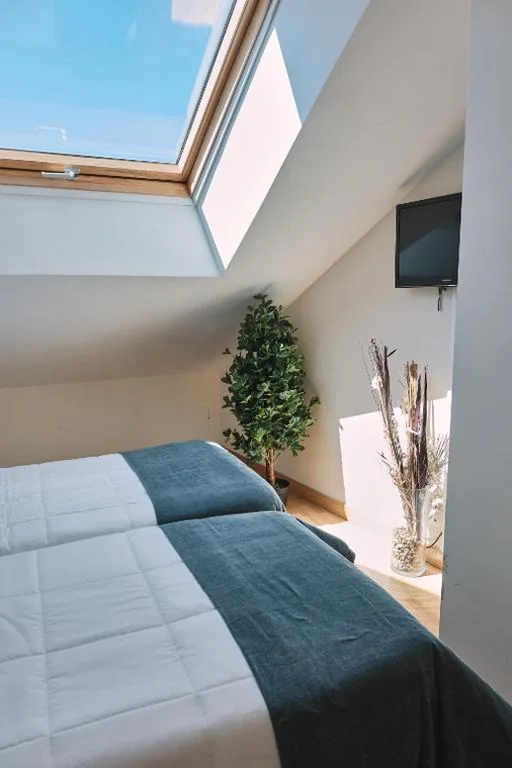 Habitación Doble con baño compartido - 2 camas — Pensión A Solaina 3