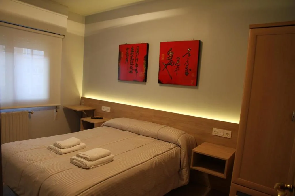 Quarto Duplo com Casa de Banho Partilhada - 1 ou 2 camas — Pensión Acella