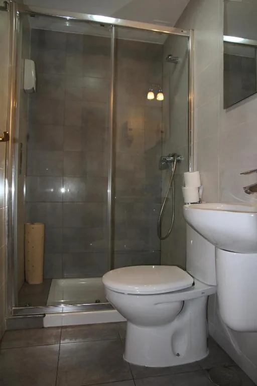 Quarto Individual com Casa de Banho Partilhada — Pensión Acella