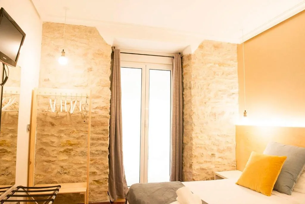 Habitación Doble con baño compartido - 2 camas — Pensión Aia