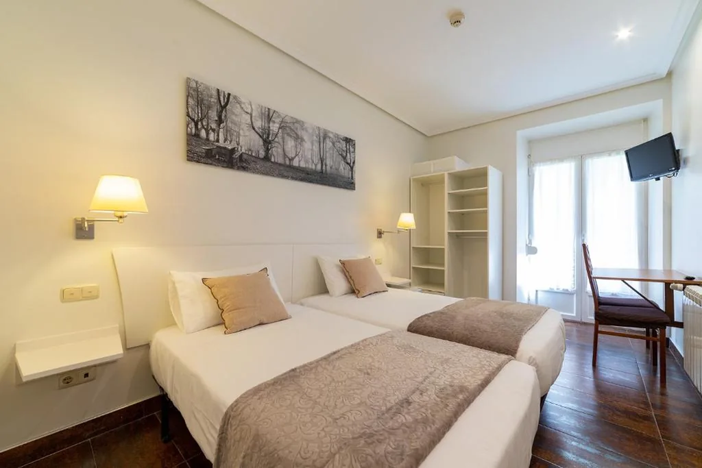 Double Room with Balcony - 1 or 2 Beds — Pension Aida