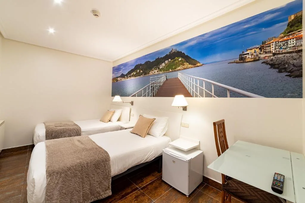 Interior Double Room - 2 Beds — Pension Aida
