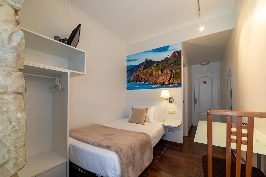 Single Room with Private Bathroom — Pension Aida