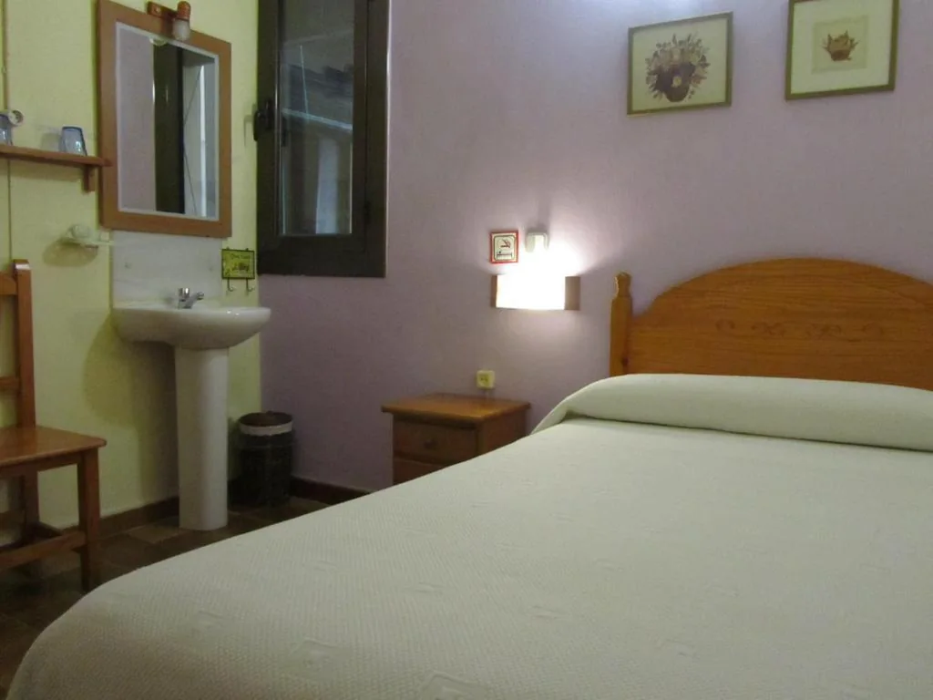 Habitación Doble Interior con baño compartido — Pension Alamar