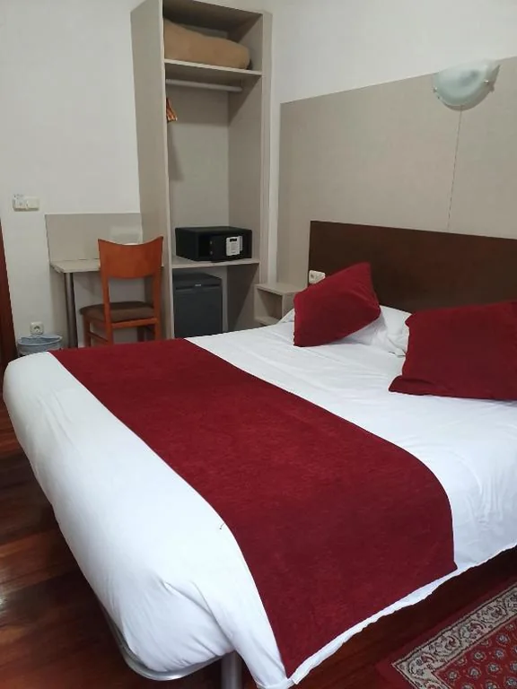 Quarto Individual com varanda — Pension Alameda