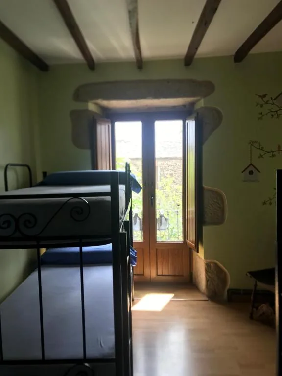 共用バスルーム利用のファミリールーム — Pensión Albergue A Pedra