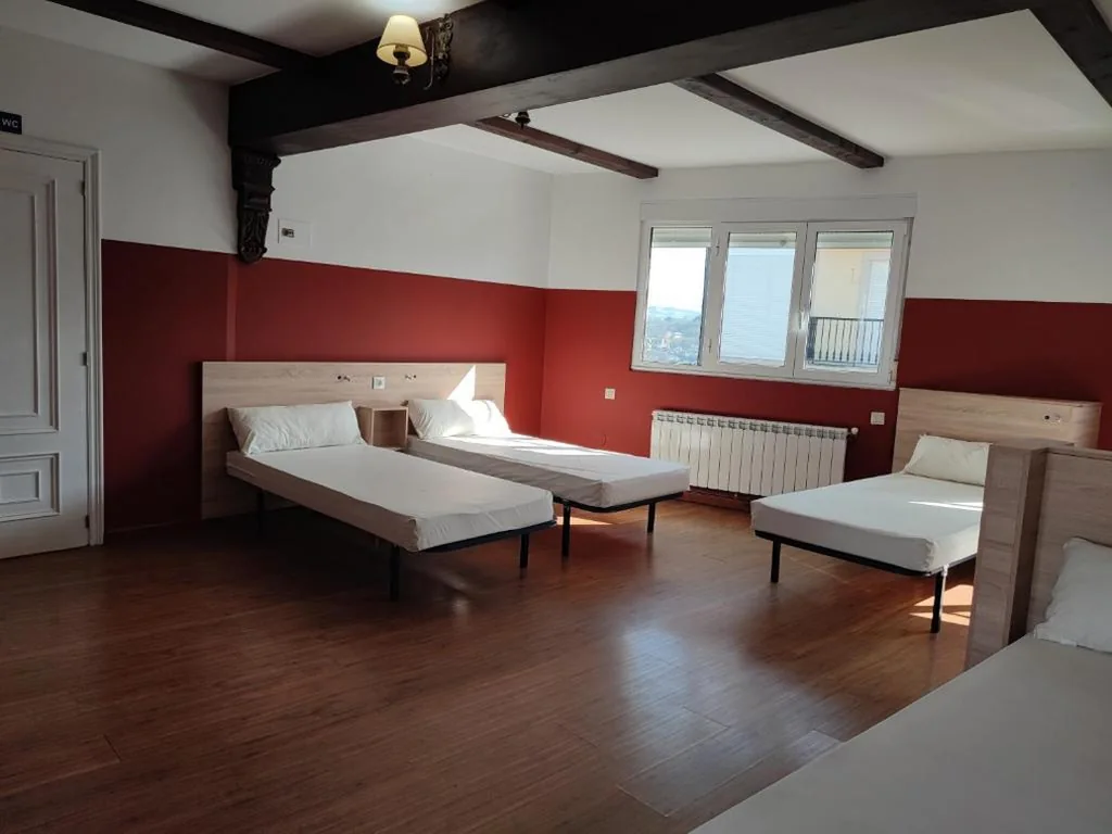 Cama individual en habitación compartida — Pension-Albergue Don Alvaro