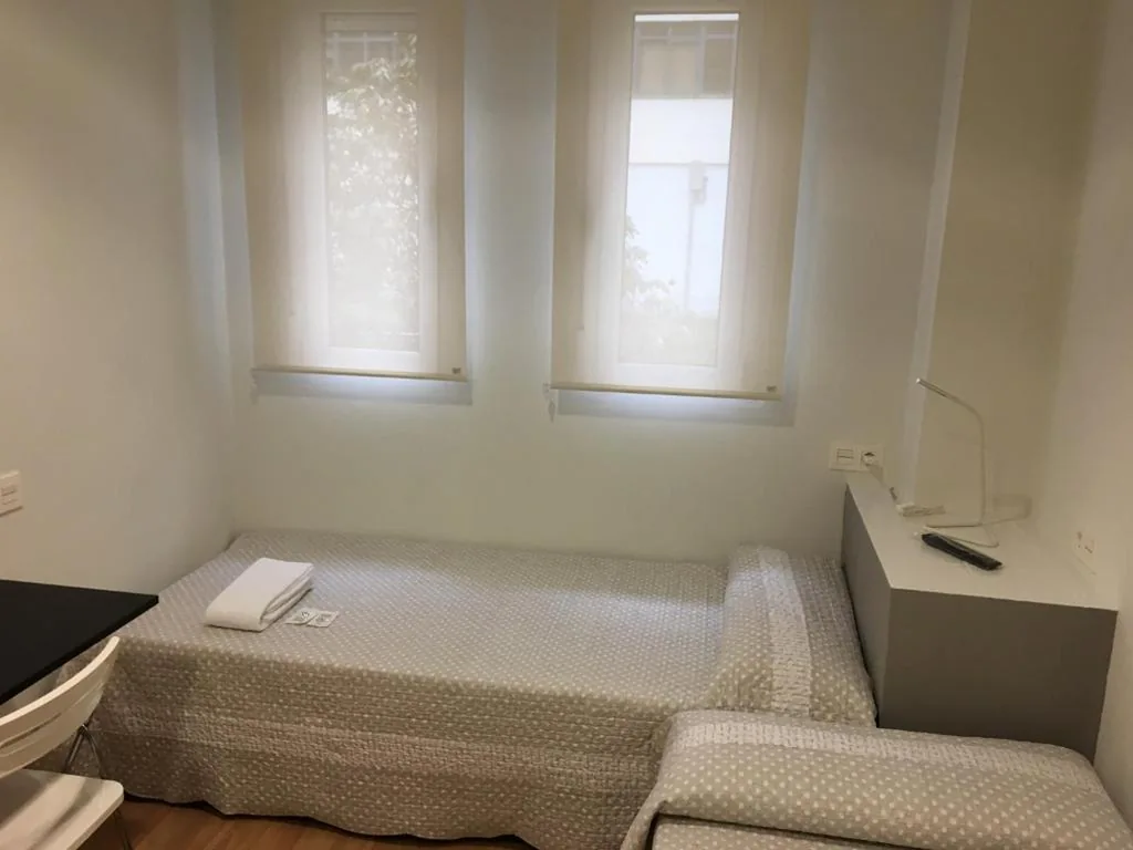 Double Room with Shared Bathroom - 2 Beds — Pensión-Albergue Puente Ribeira