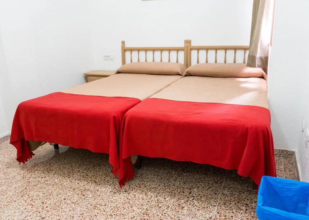 Doppelzimmer mit Bad - 2 Betten — Pensión Alcalá