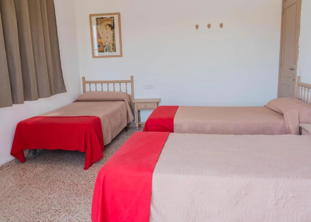 Dreibettzimmer mit eigenem Bad — Pensión Alcalá