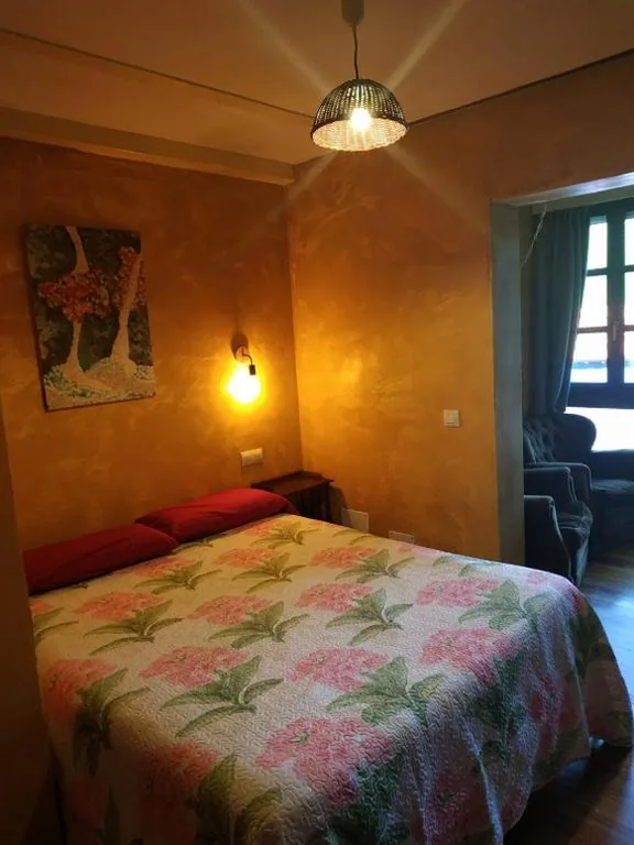 Habitación Familiar con vistas al jardín — PENSION ALFOZ de RONDIELLA