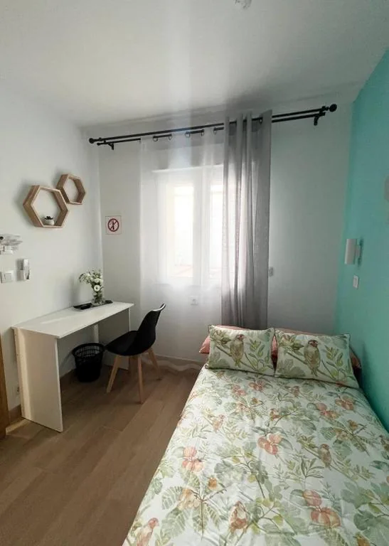 Camera singola con bagno in comune — Pensión Alicante Bergez