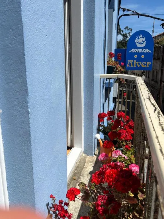 Habitación Doble Deluxe con balcón — Pension Alver- EL Refugio del Artista