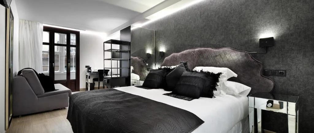 Habitación Doble Deluxe con balcón — Pension Ama Bilbao