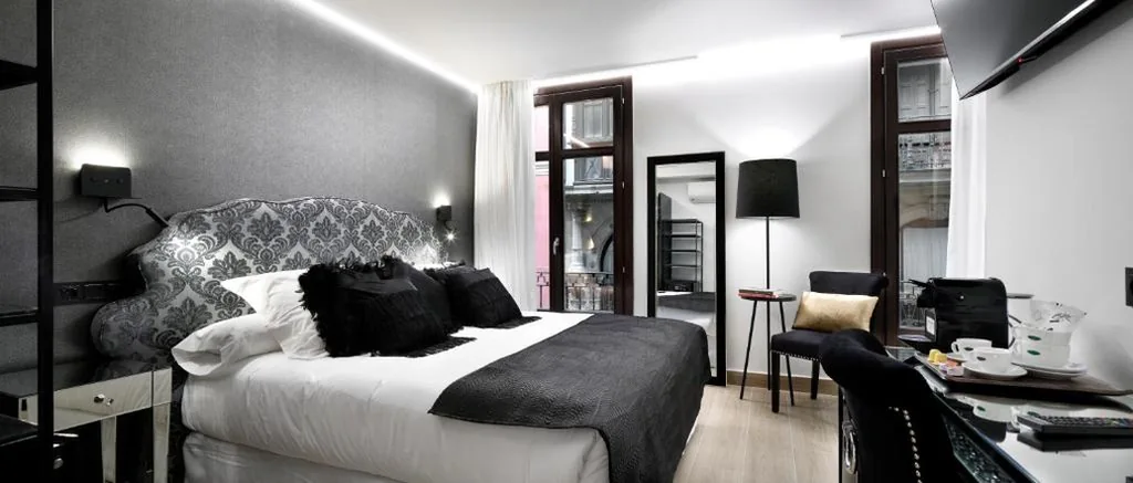 Habitación Doble Deluxe con bañera — Pension Ama Bilbao