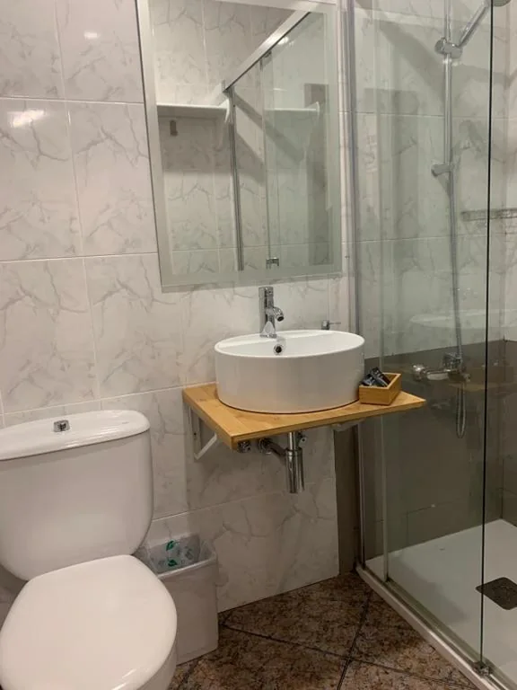 Quarto Duplo Interior com casa de banho privativa — Pensión Amara