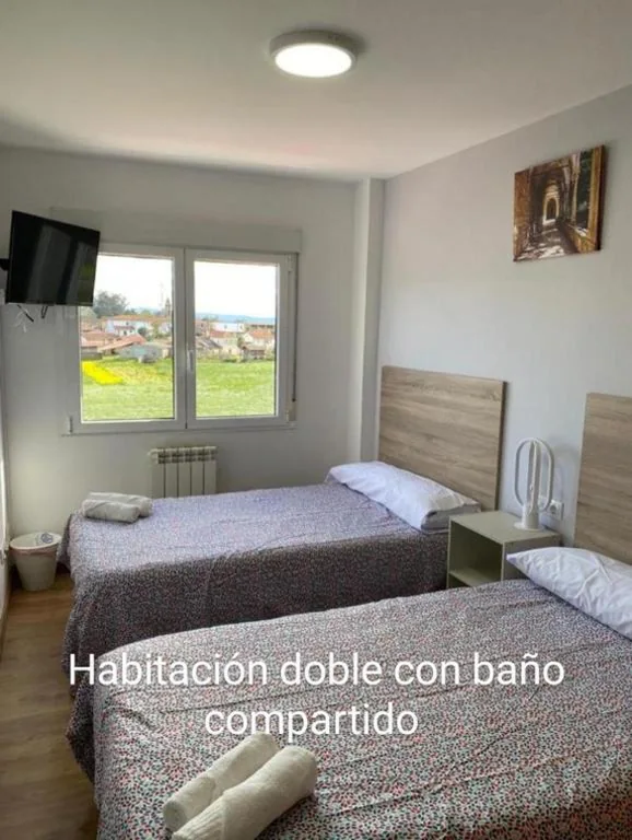 Habitación Doble con aseo compartido - 2 camas — Pension Ameneiral