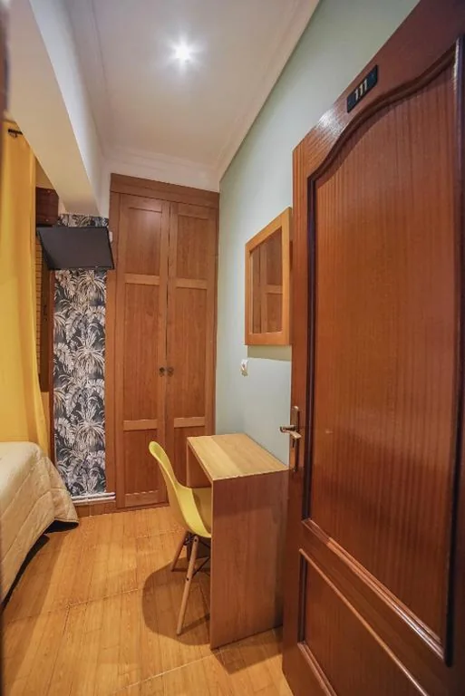 Habitación Individual Estándar con baño compartido — Pension Angelines, Sneuu Hostel Santander