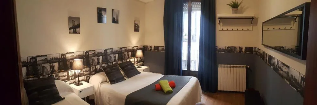 Habitación Triple con baño compartido — Pension Aries