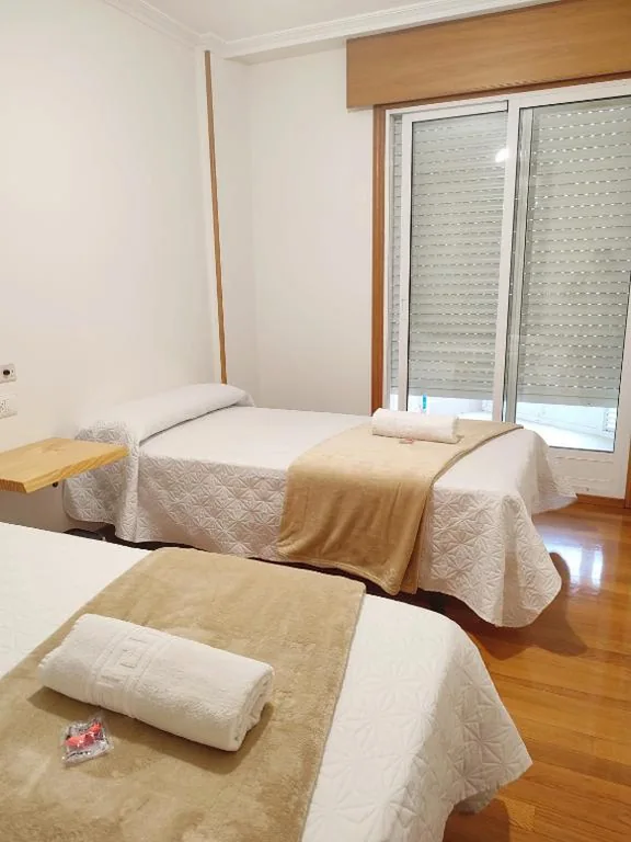 Chambre double avec salle de bains commune - 2 lits — Pensión Armonía