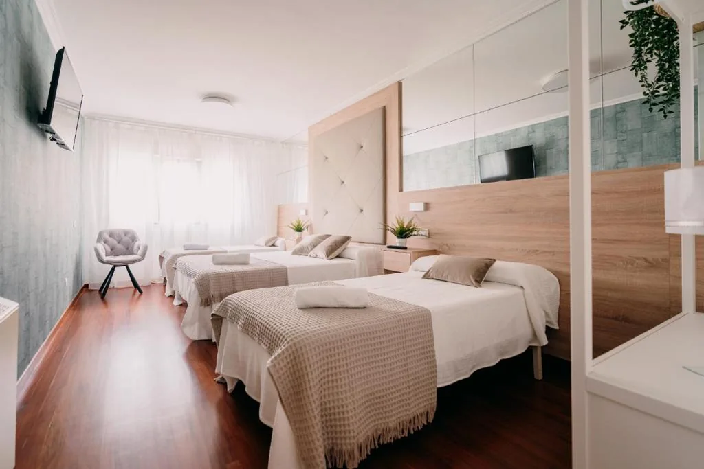 Habitación Cuádruple con baño compartido — PENSIÓN AUGAS QUENTES