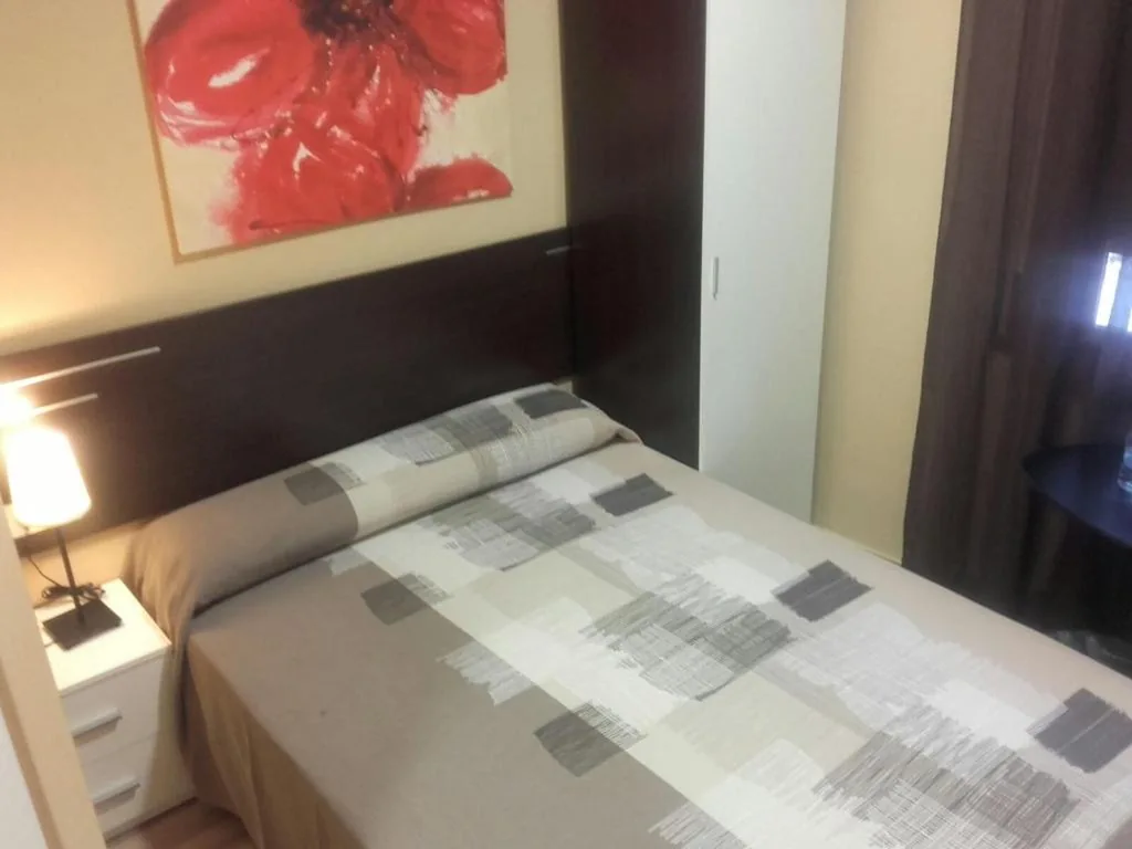 Quarto Individual com casa de banho privativa — Pensión Avenida