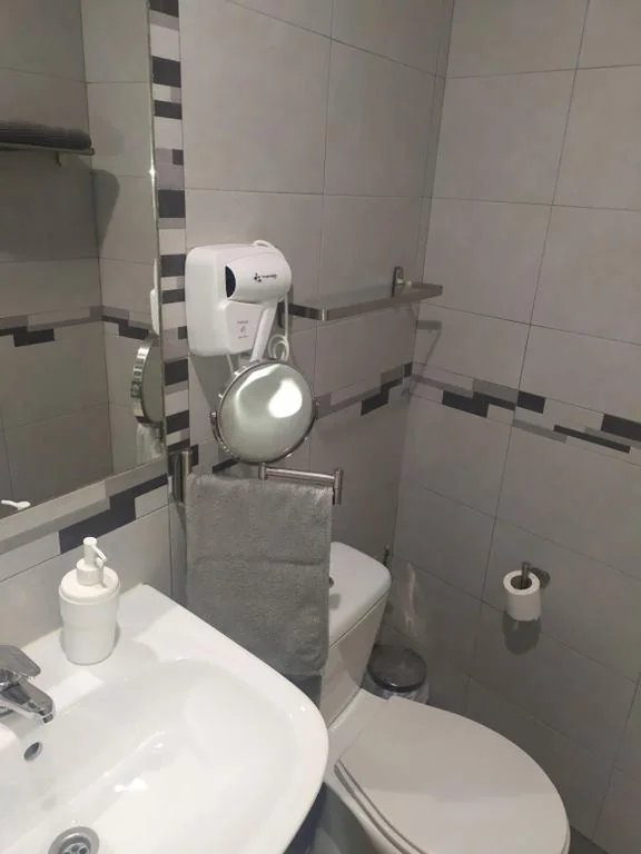 Vierbettzimmer mit eigenem Bad — Pension Azahar