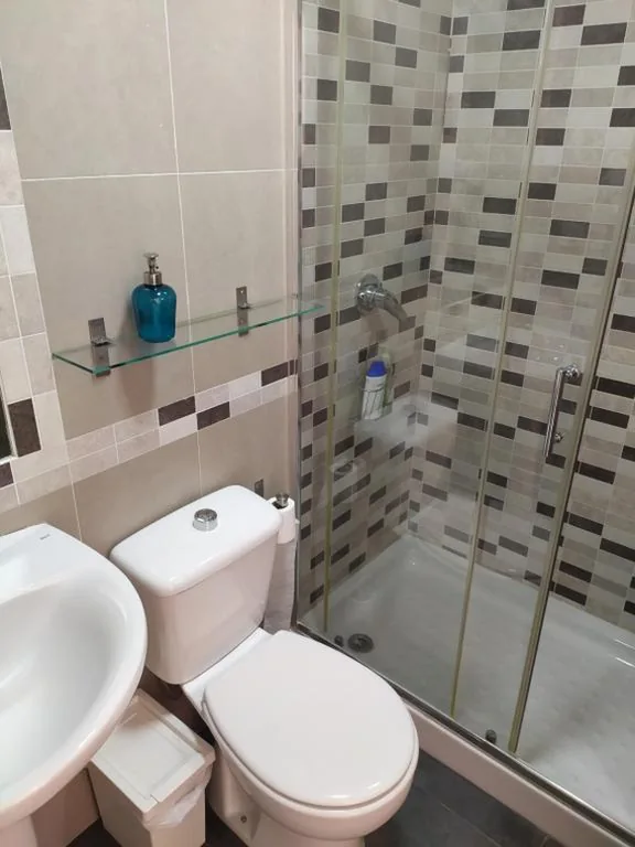 Doppelzimmer mit Gemeinschaftsbad - 2 Betten — Pension Azahar