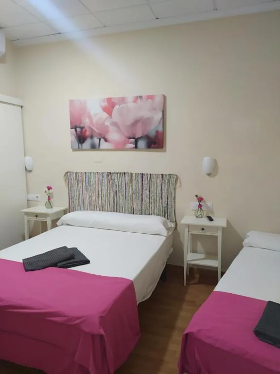 Familienzimmer mit eigenem Bad (3 Erwachsene) — Pension Azahar