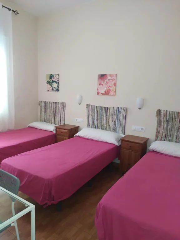 Dreibettzimmer mit eigenem Bad — Pension Azahar