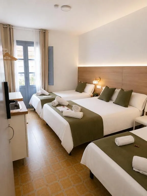Habitación Cuádruple Estándar — Pensión Bandrés Huesca Centro