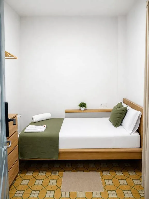 Habitación Individual con baño compartido — Pensión Bandrés Huesca Centro