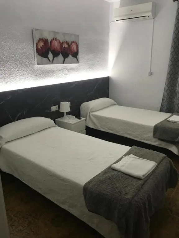 Habitación Doble con baño privado externo - 2 camas — Pensión Barlovento