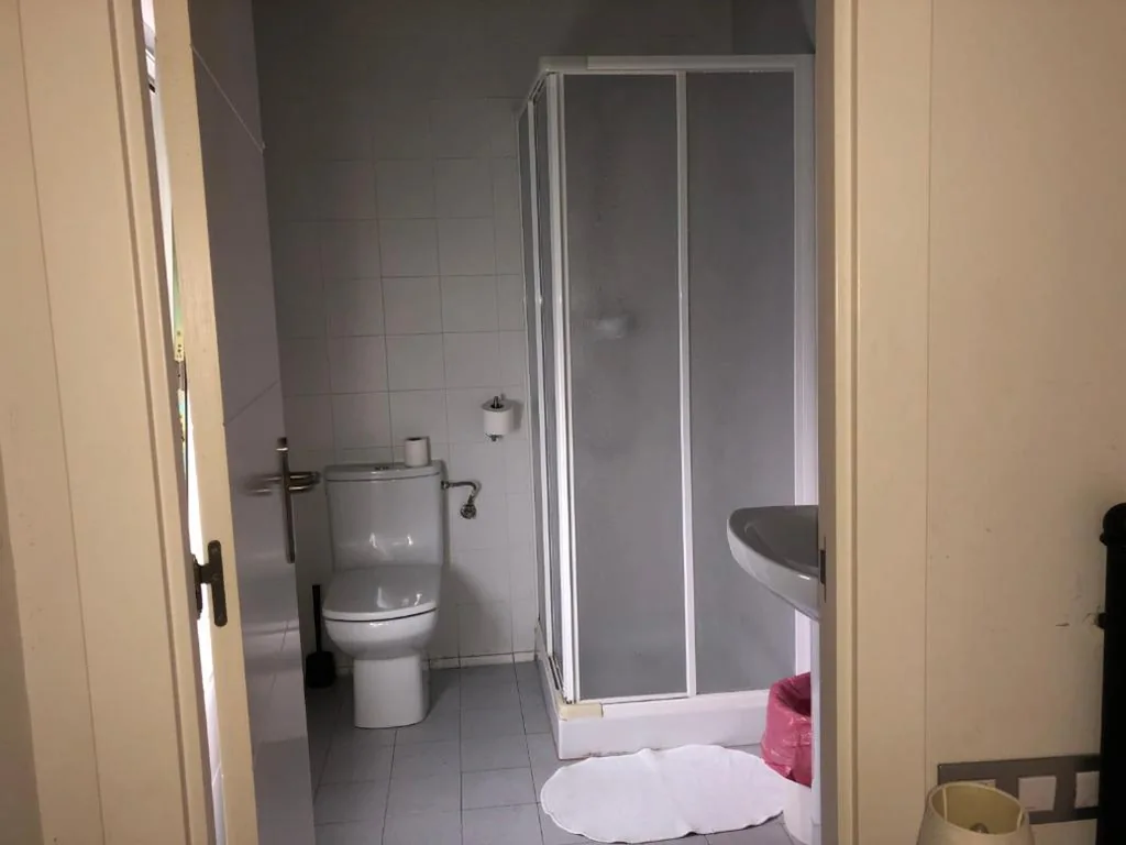Habitación Individual con baño — Pensión Basagoiti