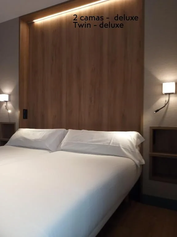 Quarto Duplo Deluxe - 2 camas — Pensión Begoña - centro ciudad
