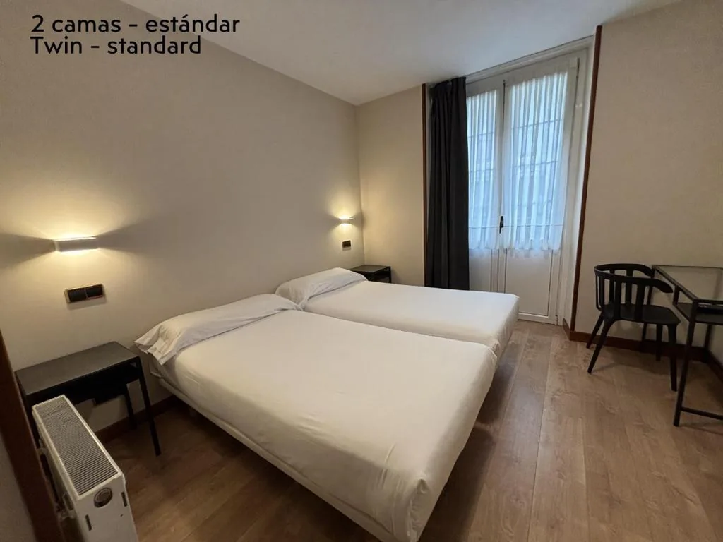 Quarto Duplo Standard - 2 camas — Pensión Begoña - centro ciudad