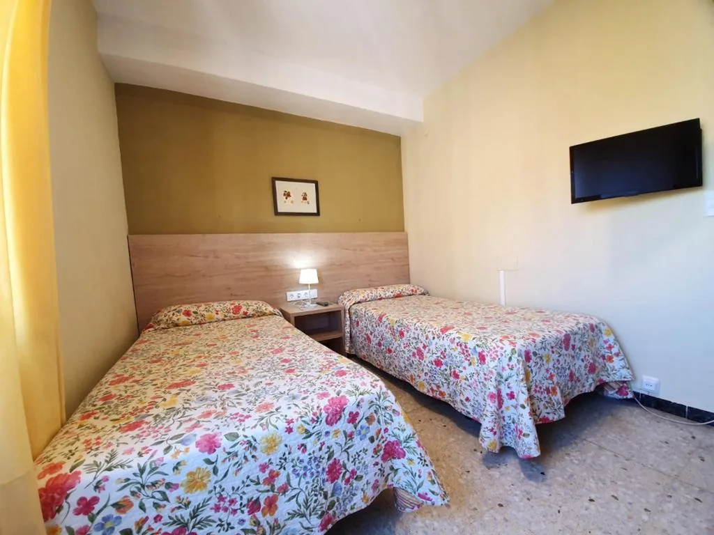 Habitación Doble Económica con baño compartido — Pensión Belmonte II