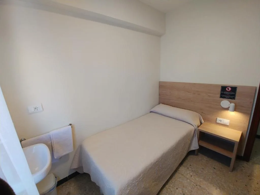 Habitación Individual Estándar con baño compartido — Pensión Belmonte II