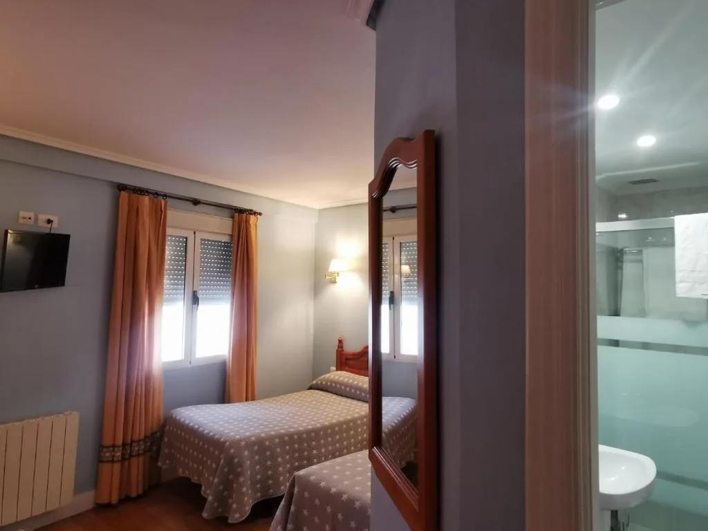 Chambre double - 2 lits — Pensión Bilbao