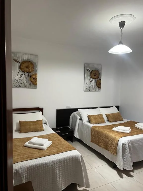 Habitación Triple con baño privado — Pensión Bodega de Ana