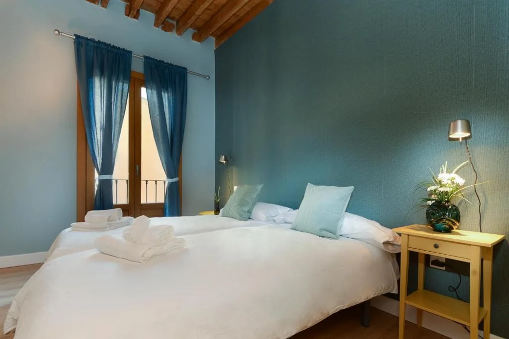 Chambre Deluxe avec très grand lit double — Pension Boutique Gomerez Gallegos
