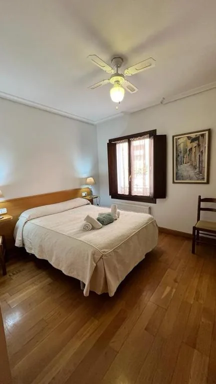Habitación Doble con baño compartido — Pensión Buen Camino