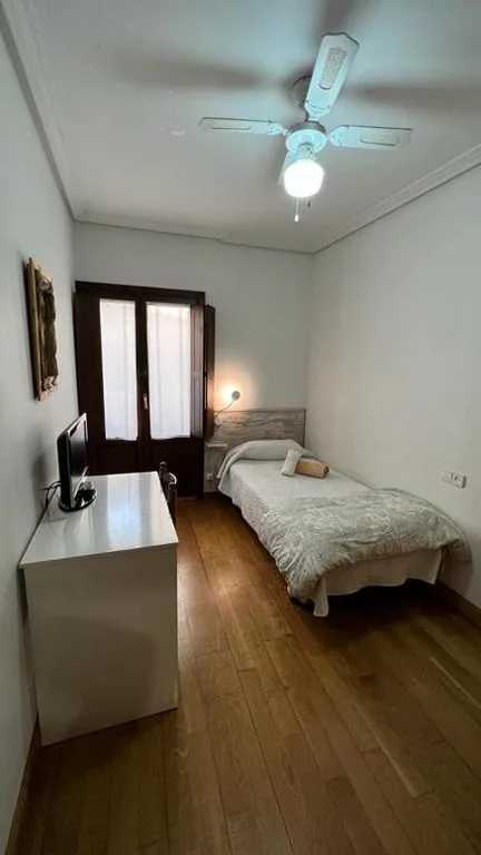 Habitación Individual con baño compartido — Pensión Buen Camino