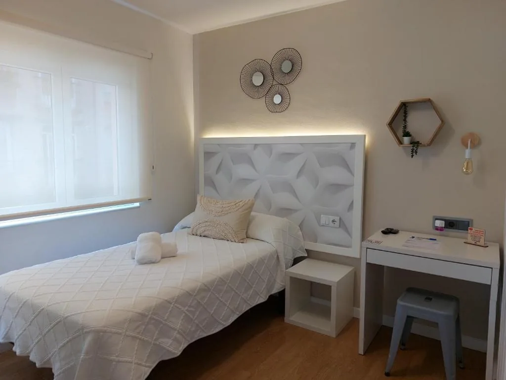 Chambre individuelle avec salle de bains — Pensión Cabezas