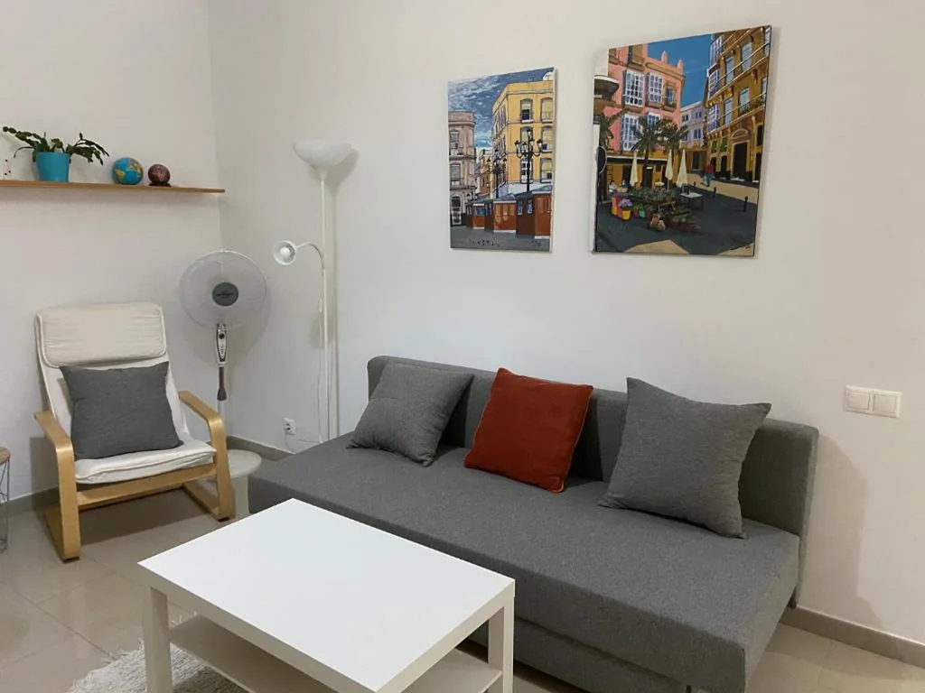 Apartamento com 2 quartos e varanda — Pensión Cádiz