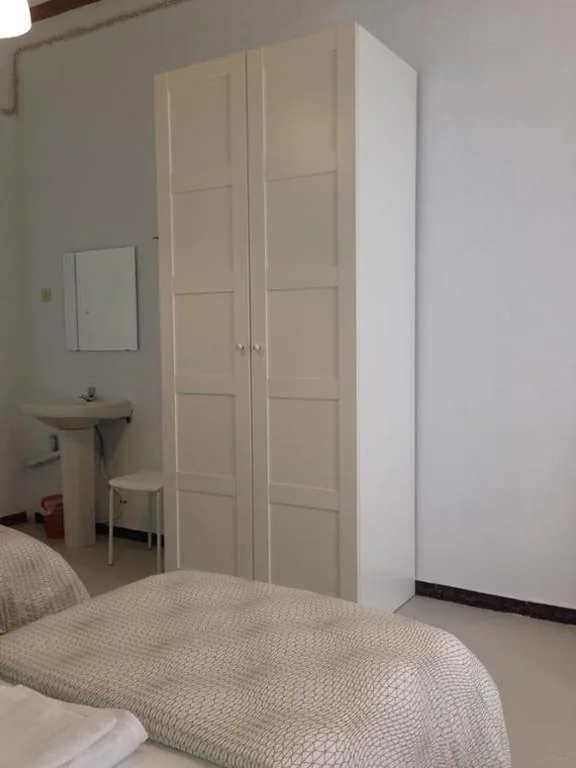 Quarto Quádruplo Económico com casa de banho partilhada — Pensión Cádiz