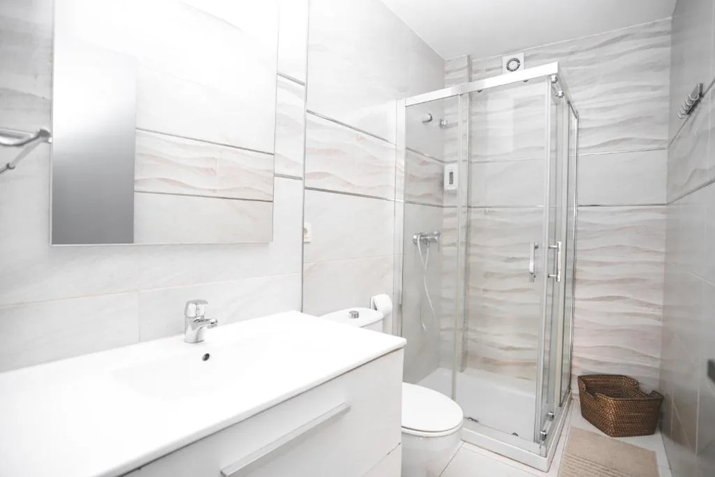 Habitación Cuádruple con baño privado — Pensión Caldas